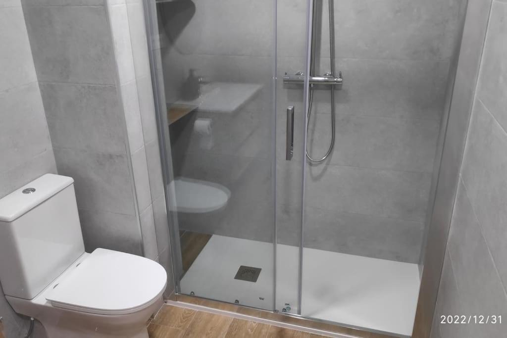 Precioso Apartamento Con Magnifico Patio. Sant Feliu de Llobregat Exterior foto